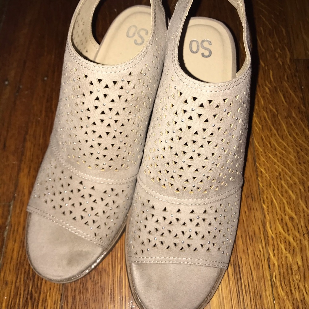 SO brand tan wedges size 9
